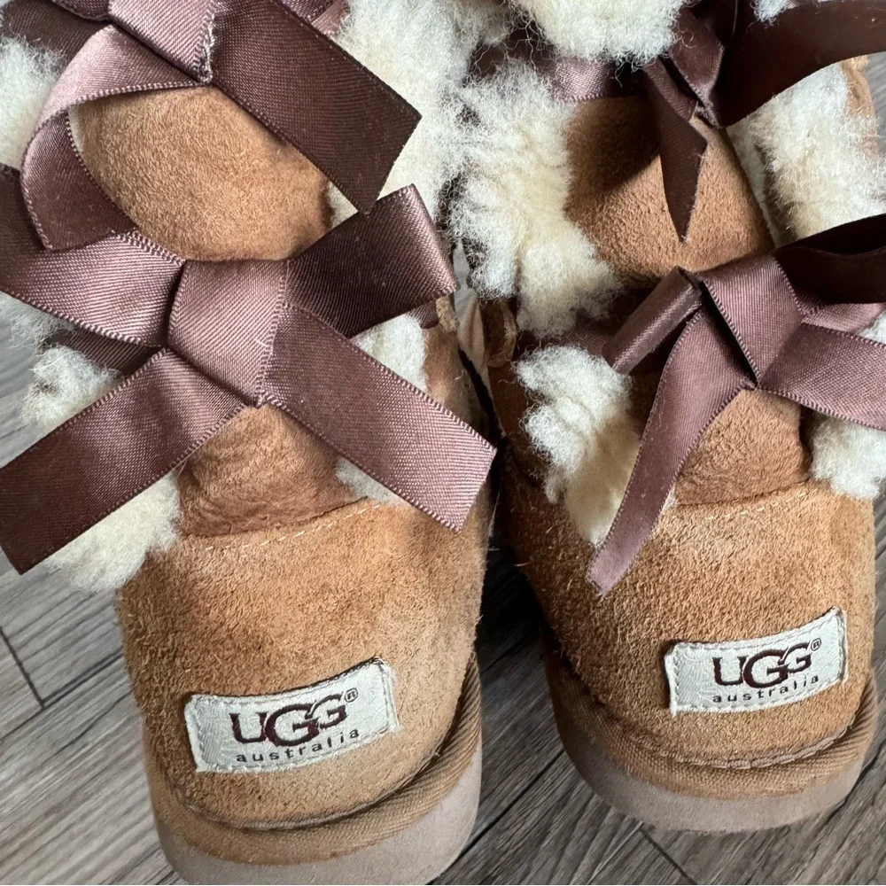 UGG Bailey Bow II Boots Chestnut Size 6
